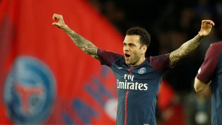 Dani Alves - Hậu vệ PSG giành được vô số danh hiệu cao quý cho CLB