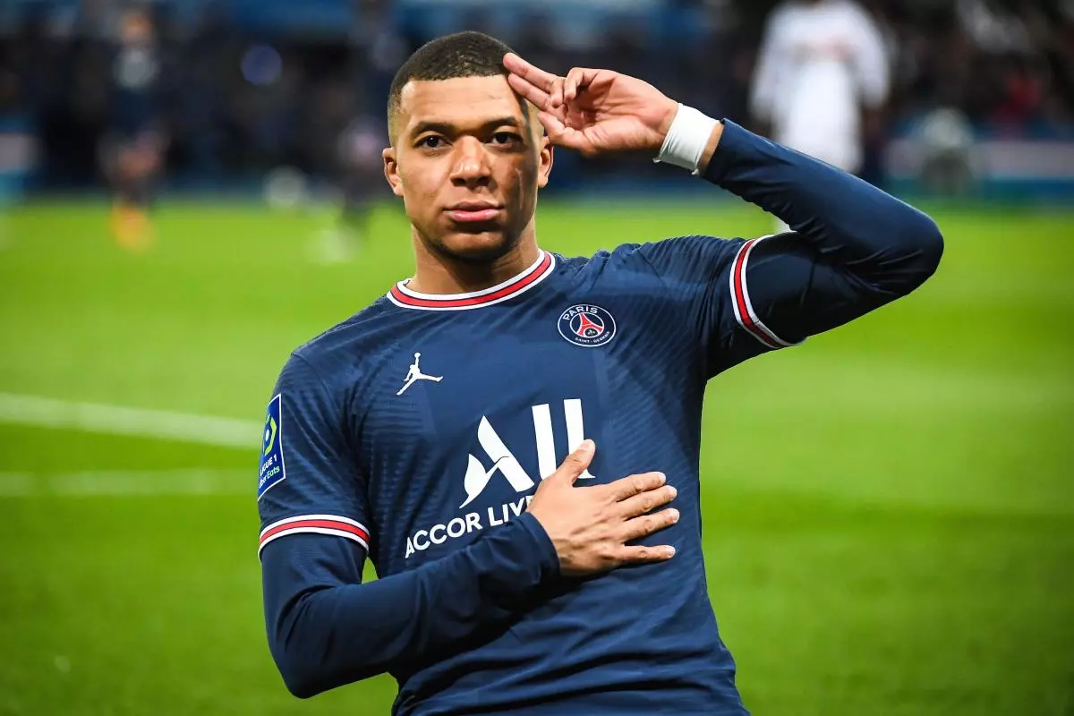 Kylian Mbappe là tiền đạo PSG trẻ tuổi đắt giá nhất lịch sử bóng đá